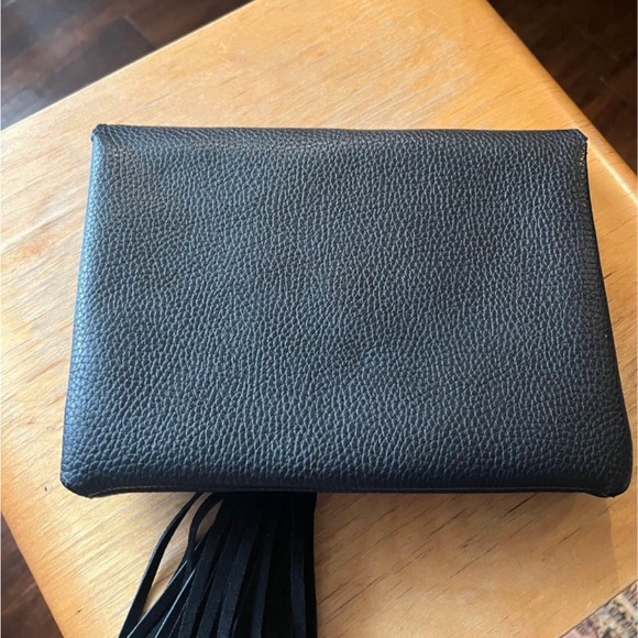 Street level black clutch w/tassel - Picture 2 of 6